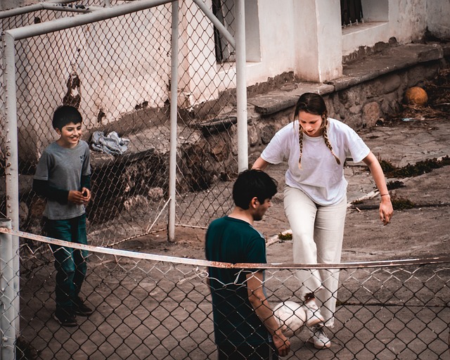 他们通过一 他们通过一